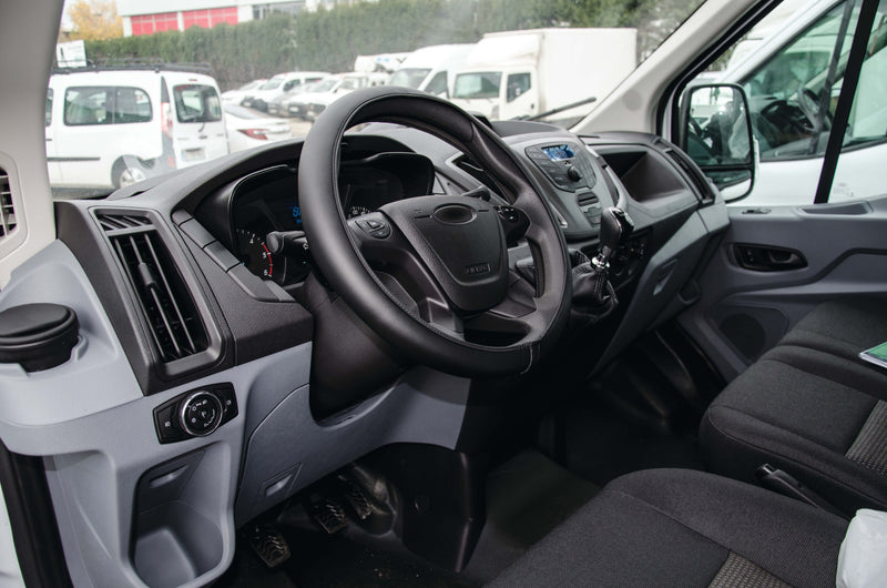 Auto stuurhoes ventilerende comfort Grip zwart met wit stiks