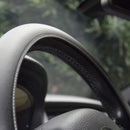 Auto stuurhoes ventilerende comfort Grip zwart met wit stiks